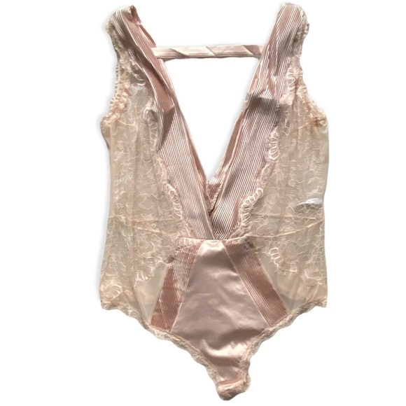 Luxe Lace Plunge Bodysuit - Blush - Picture 4 of 6